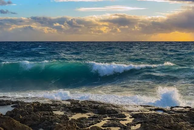 Les 10 Meilleurs Spots de Surf en France