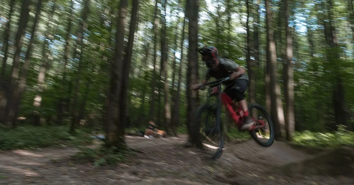 Les Meilleurs Équipements pour le VTT : Guide Complet